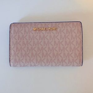 Michael Kors ballet pink jetset wallet